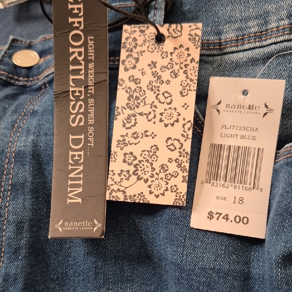 Woman's Blue Jeans - Picture 12 of 12